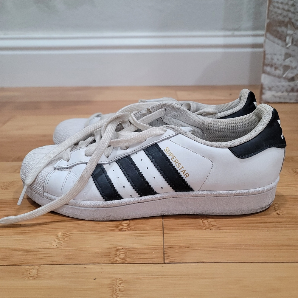 Adidas Superstar women size 7.5